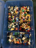 LEGO Figuren Konvolut Kleinteile in Box