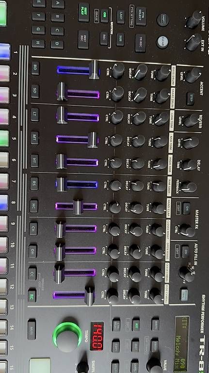 Strumenti musicali: Drum Machine Roland TR8S – Usato da Genève venduto da toleroux 2