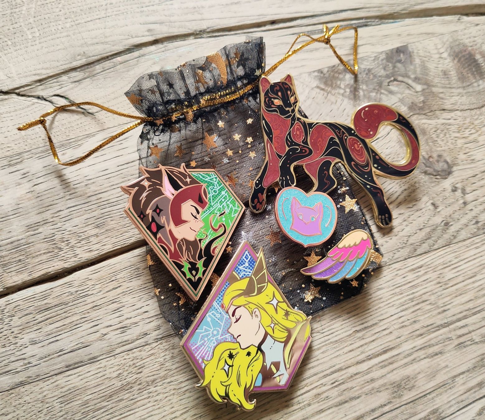 Placchette & Badge: Lot de pin's She-Ra neufs – Nuovo e nell'imballaggio originale da Yvonand venduto da rox_8y69