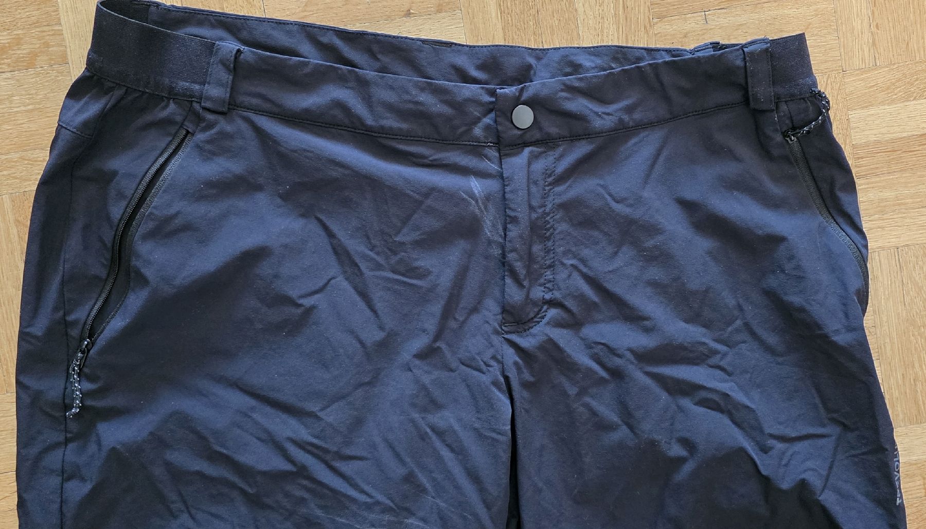 Pantalons: Short / bermuda noir Trevolution taille 44 – D'occasion à Yverdon-les-Bains par van_dq65 3