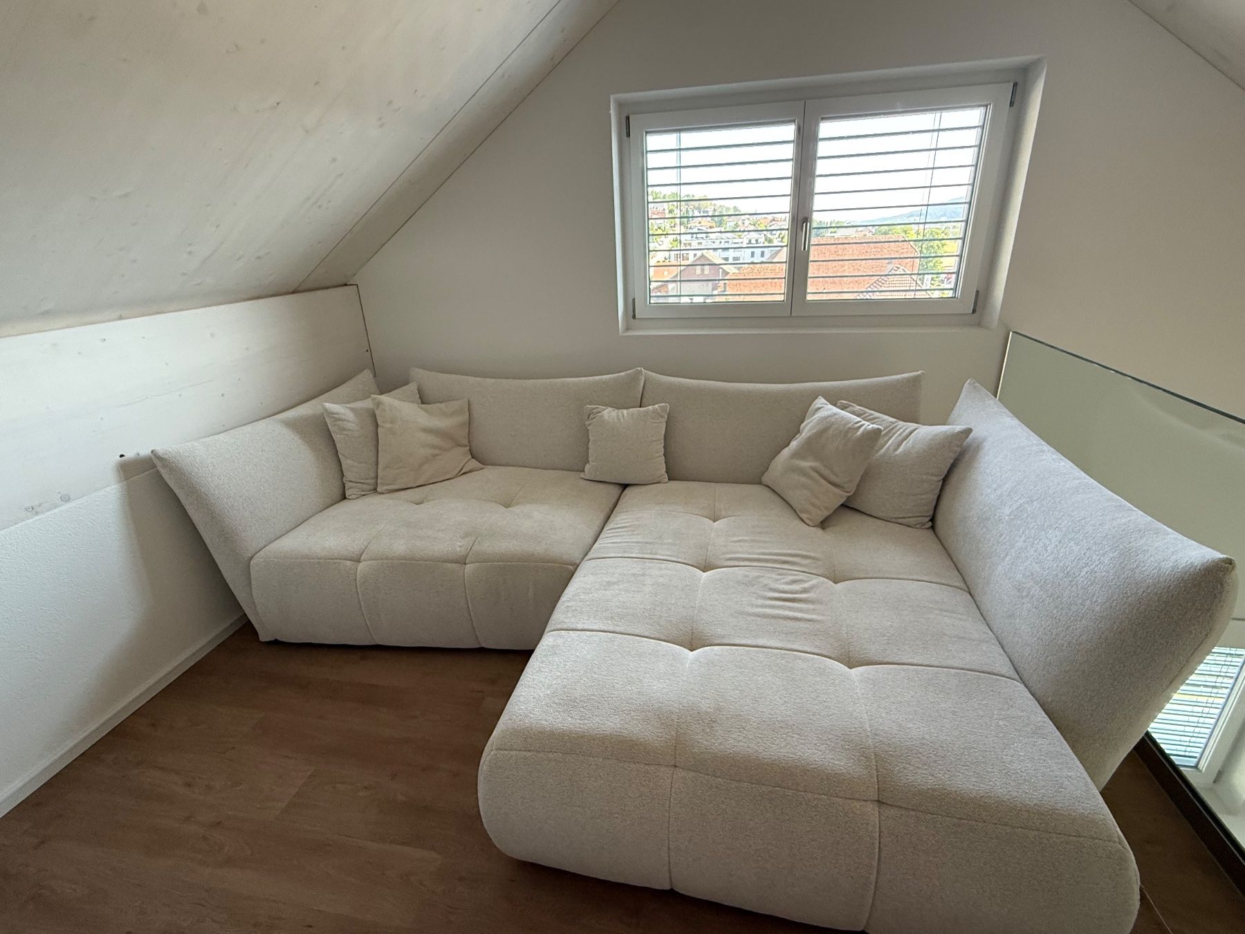 Conforama Divani: Conforama BAYO Ecksofa / Big Sofa beige mit Longchair – Usato da Egerkingen venduto da mjvnts