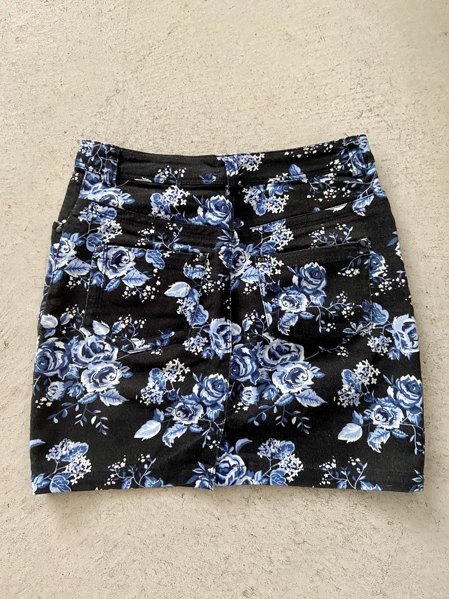 Röcke: 2000s Vintage Jeansrock mit Blumenmuster – Gebraucht aus Zürich von Eves.vintage.element