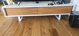 Modernes TV-Lowboard in Weiss/Eicheoptik mit Schiebetür
