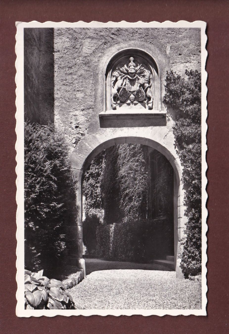 Cartoline postali: LA SARRAZ - Entrée du château – Usato da Pully venduto da nicecards-shop
