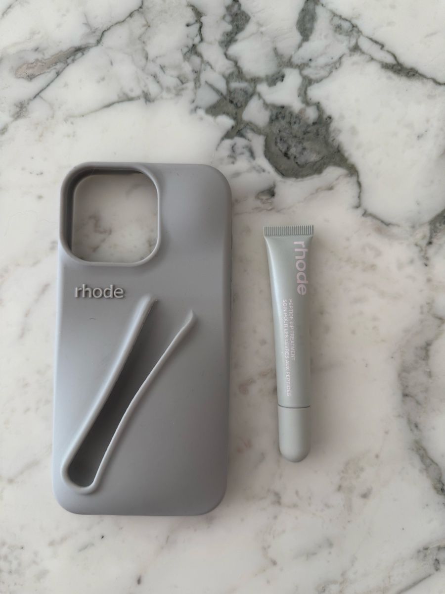 Apple Covers & Schutzfolien: Rhode Handyhülle + Lipgloss iPhone 16 Pro Max – Neu (gemäss Beschreibung) aus Dietlikon von lizz.yy 1