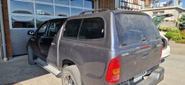 Hardtop Pickup Toyota Hilux im guten Zustand