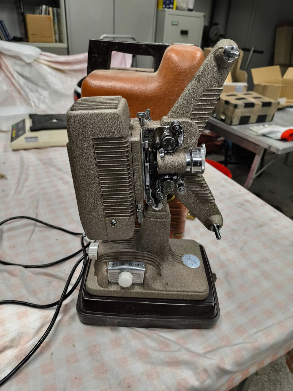 Proiettori: Projector Revere Model 48 16 mm – Usato da Cama venduto da anto_a