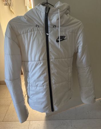 Nike Steppjacke mit Kapuze weiss schwarz Grösse S