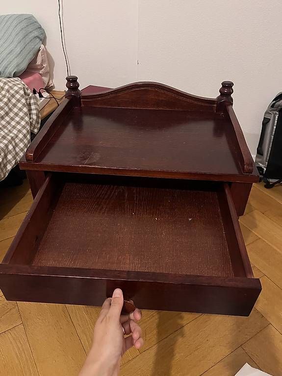 Tables de nuit: Schöner antiker Nachttisch – D'occasion à Basel par len_hx7l 2