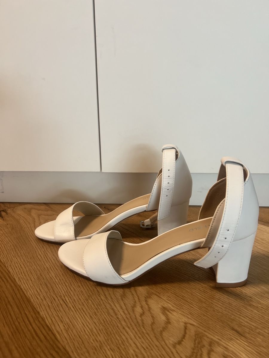 Scarpe da donna: Brautschuhe/weisse Sandalen Gr 40 – Usato da Stans venduto da Jaeseli 1