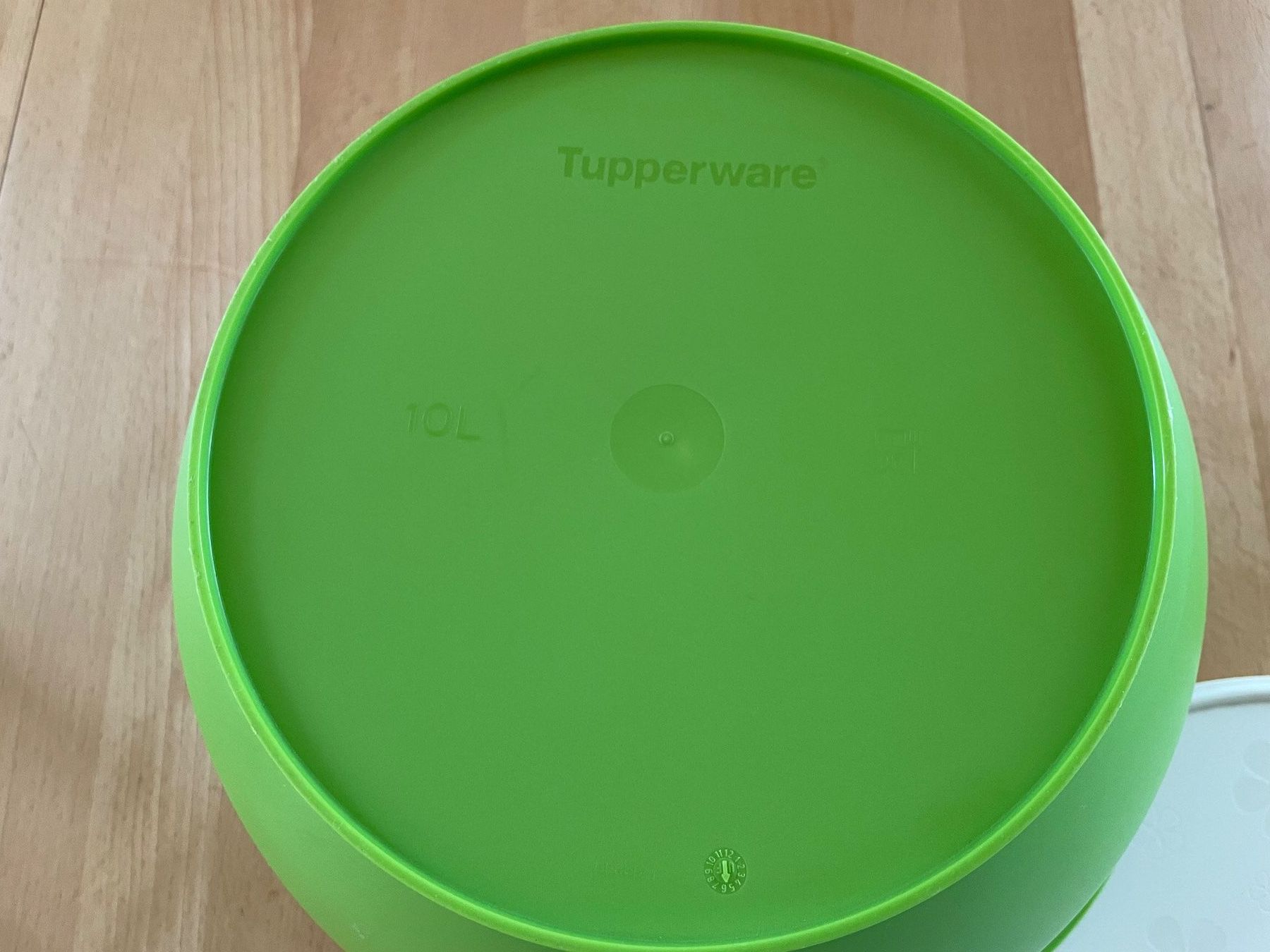 Tupperware Recipients et similaires: 10 Lt Tupperware Schüssel, hellgrün mit weissem Deckel – D'occasion à Cham par 2eye 2