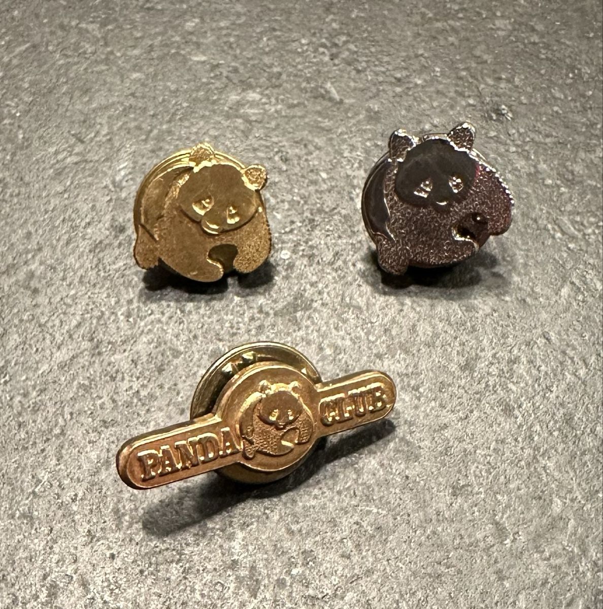 Plaketten & Abzeichen: 3 Panda Pins, 80er Jahre – Neu (gemäss Beschreibung) aus Oberwil BL von orsay