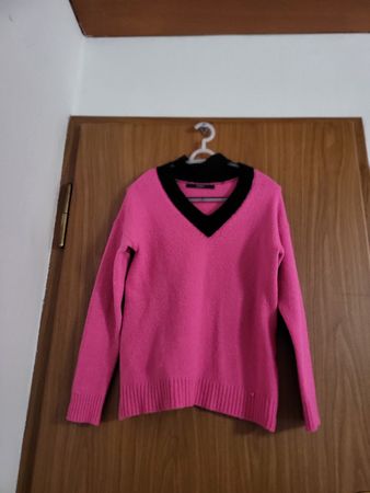 Pull GUESS rose et noir taille M/L