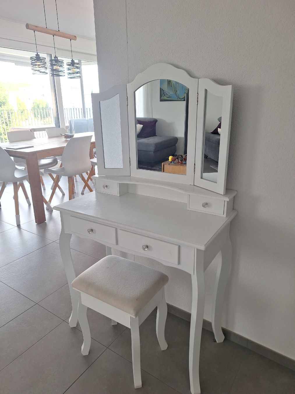 Tavoli da trucco: Schminktisch mit Spiegel und Hocker weiss gebraucht – Usato da Emmenbrücke venduto da Ventronealessia