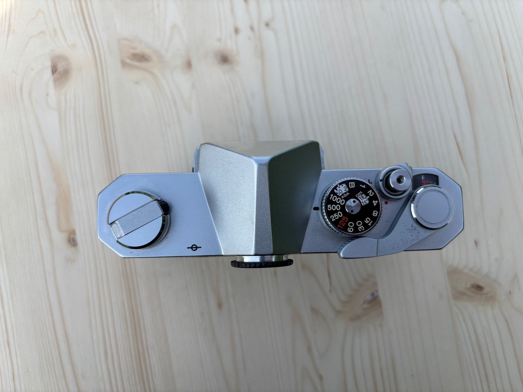 Konica Appareil photo: Konica Autoreflex T – Défectueux à Feldbach par Olive1 4
