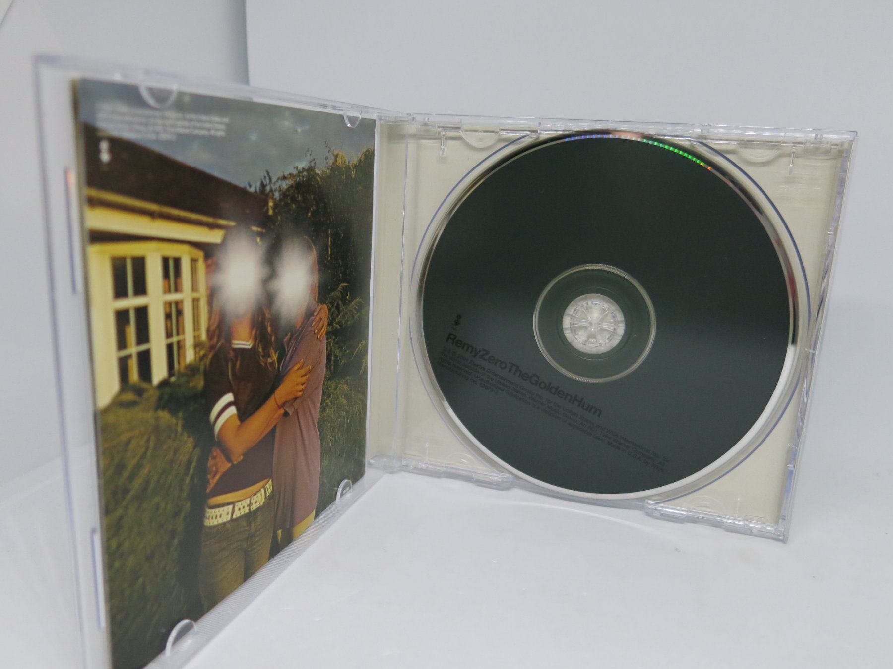 CDs: CD: RemyZero - The Golden Hum – Gebraucht aus Ernetschwil von luisvonerni 1