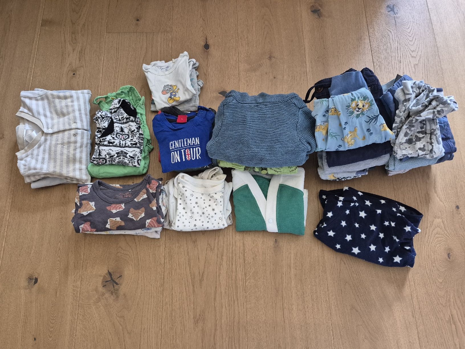 Lotti & Set di vestiti: Jungen Kleider Gr. 74 – Usato da Kirchberg SG venduto da Tschasi88