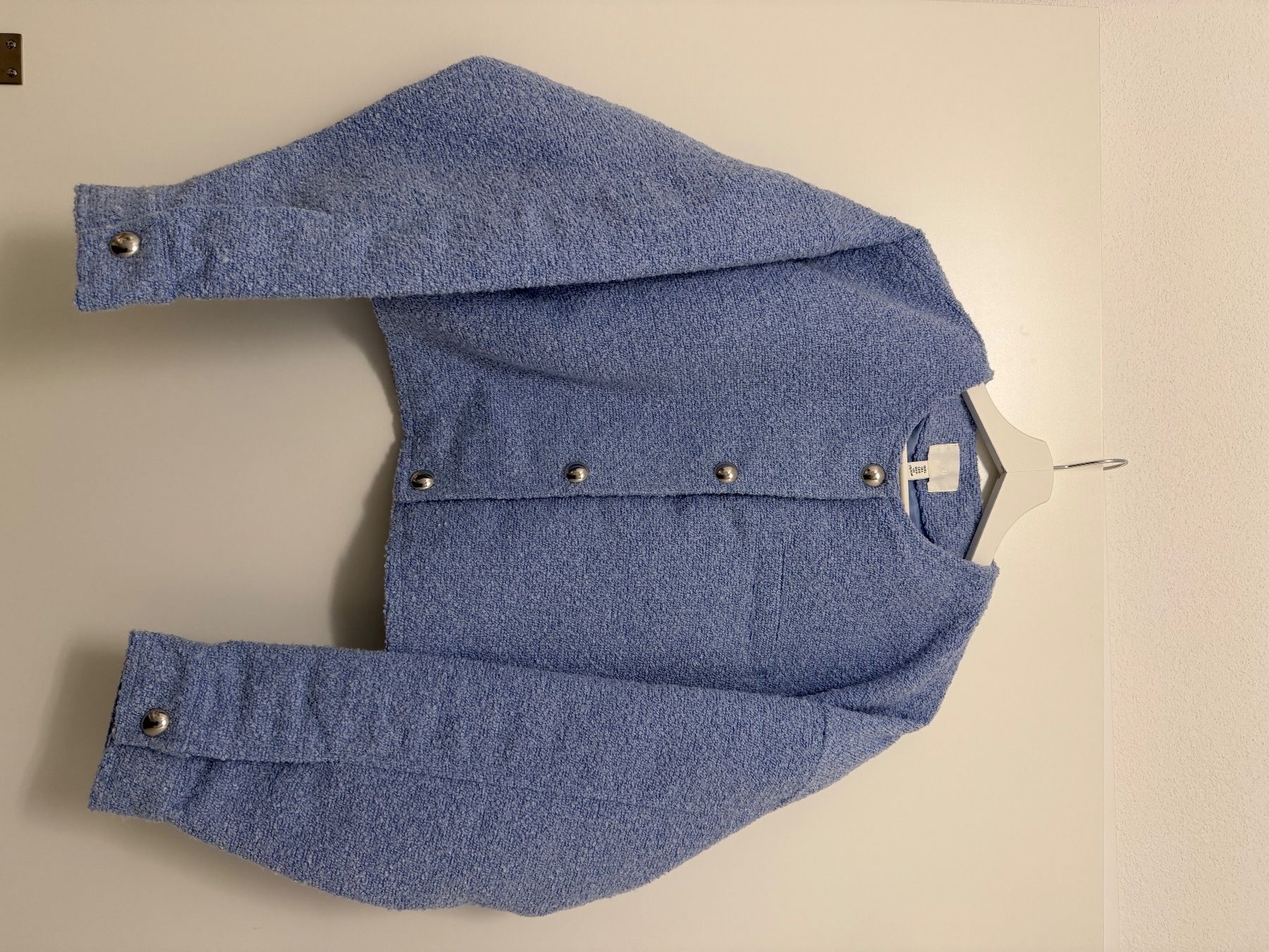 H&M Giacche: Wunderschöne, blaue Strickjacke, Grösse L, neuwertig! – Nuovo (secondo la descrizione) da Matzingen venduto da Slny7
