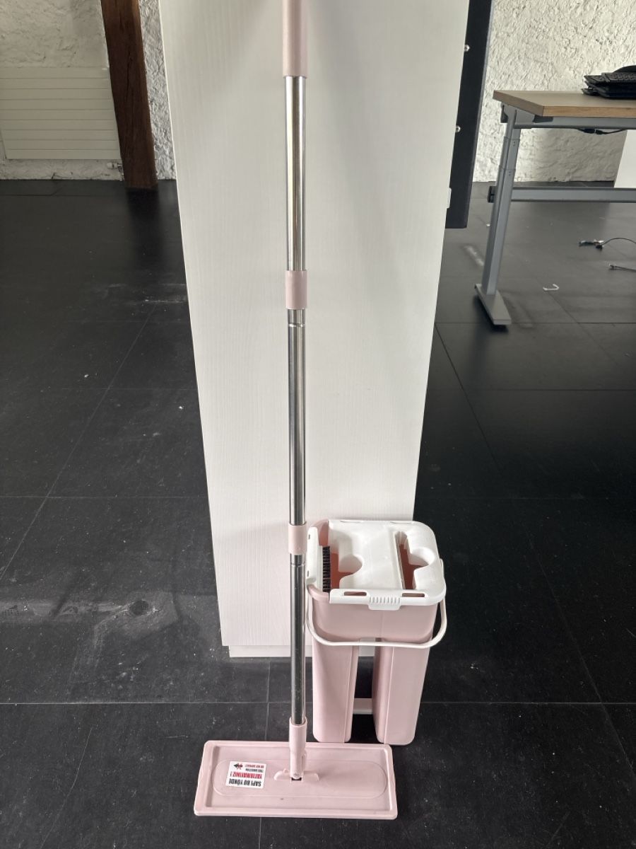 Altro in Apparecchi per la pulizia: Neuwertiger Wischmopp mit Eimer, Farbe Rosa, Top Zustand! – Nuovo (secondo la descrizione) da Kaiserstuhl AG venduto da mar_5k9x 1