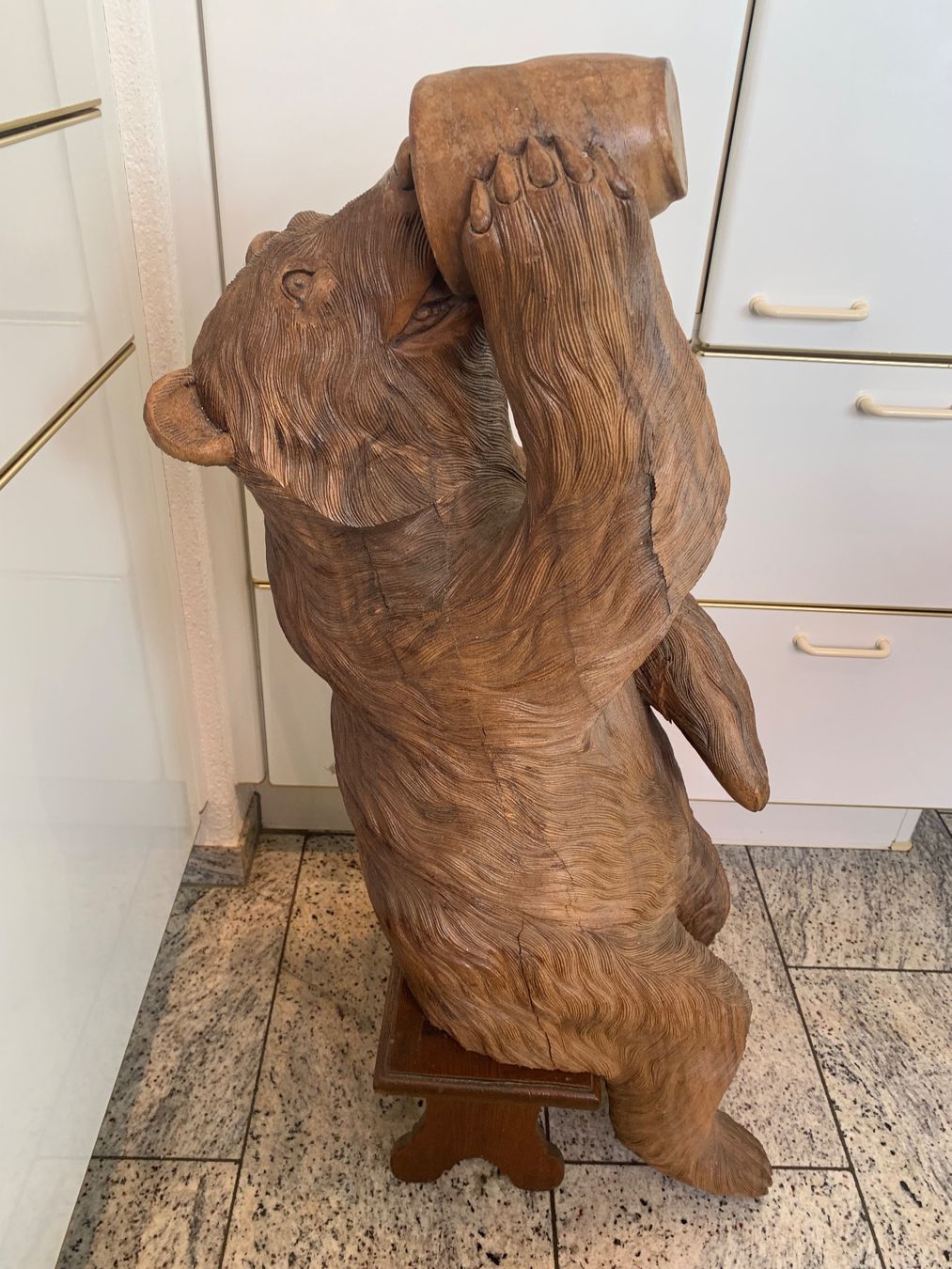 Skulpturen & Statuen: Riesiger geschnitzter trinkender Bär wohl Brienz – Gebraucht aus Rothrist von Oddymanliane 5
