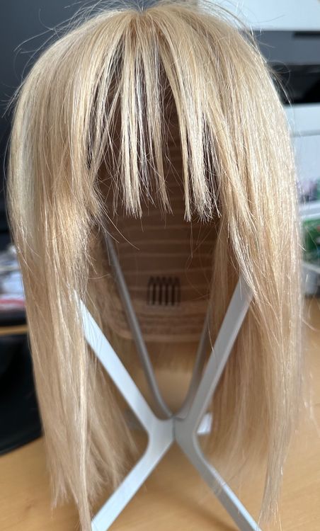 AWINGGILA Blonde Kurzhaar-Perücke – Mit Pony, Gewellt, Hitzebeständig Bis 160°C, Für Cosplay