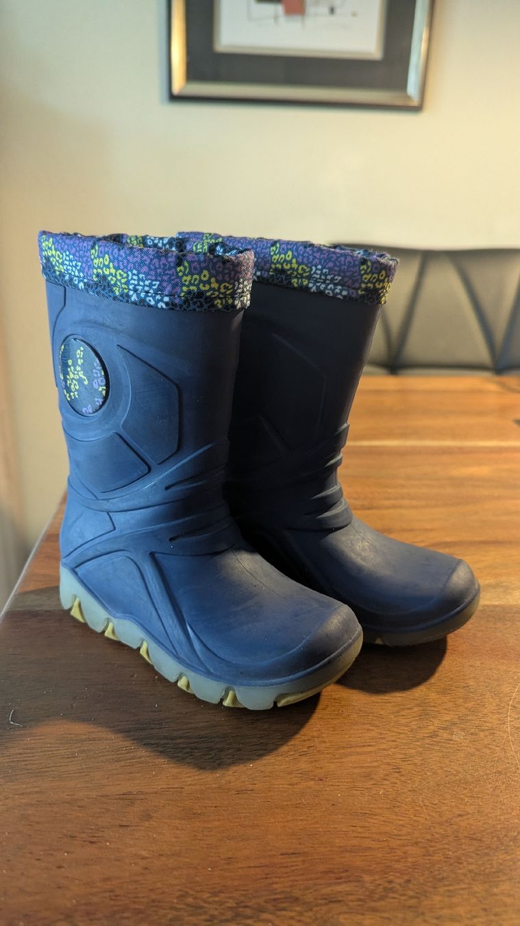 Scarpe per ragazzi: Gummistiefel mit LED Gr. 25 – Usato da Wolfhausen venduto da Andreasolis