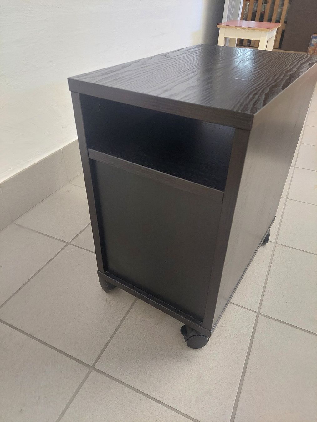 Ikea Comodini: Ikea Oltedal Nachttisch Schwarz mit Rädern – Usato da Winterthur venduto da ale_t766 3