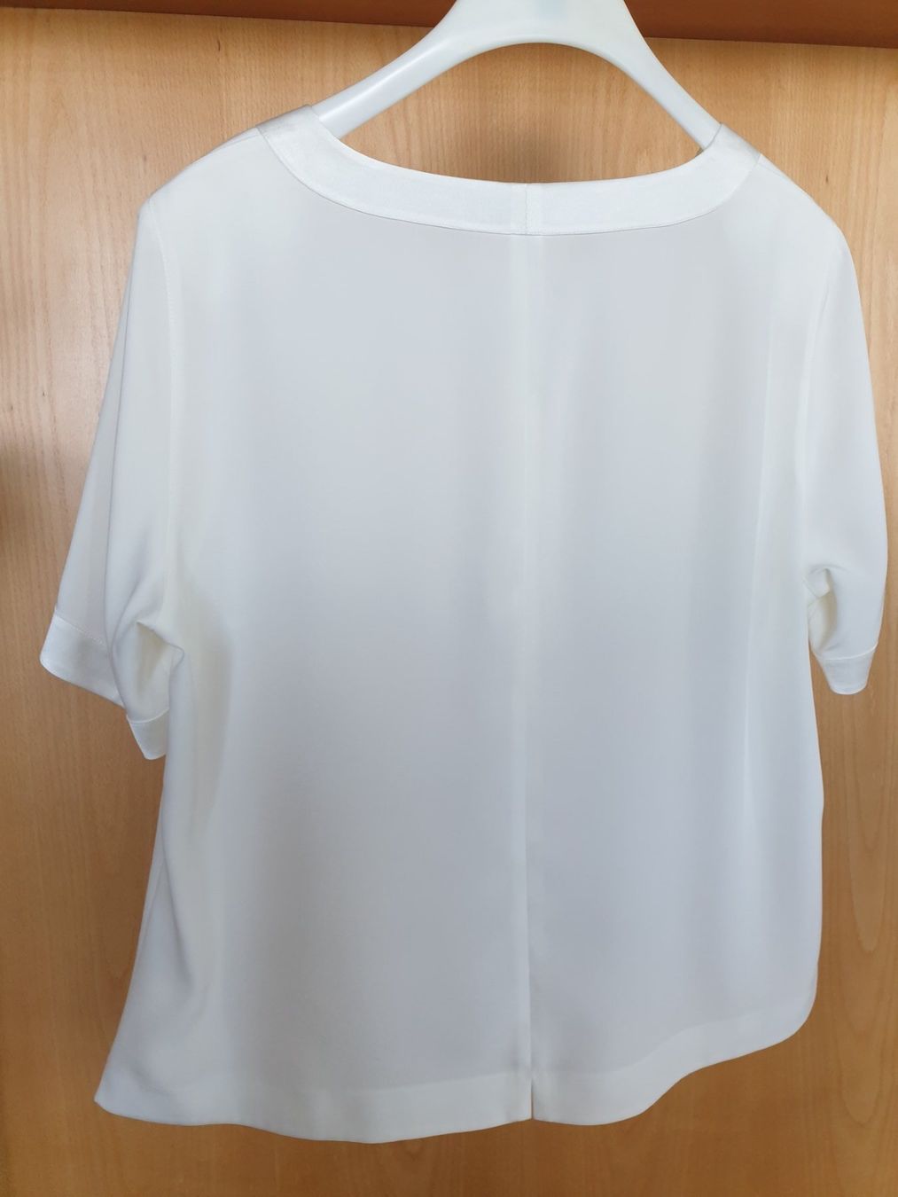 Blusen: Bluse Damen weiss kurzarm, Grösse 42, 100 % Polyethynel – Gebraucht aus Mörschwil von ren_8wdm 1
