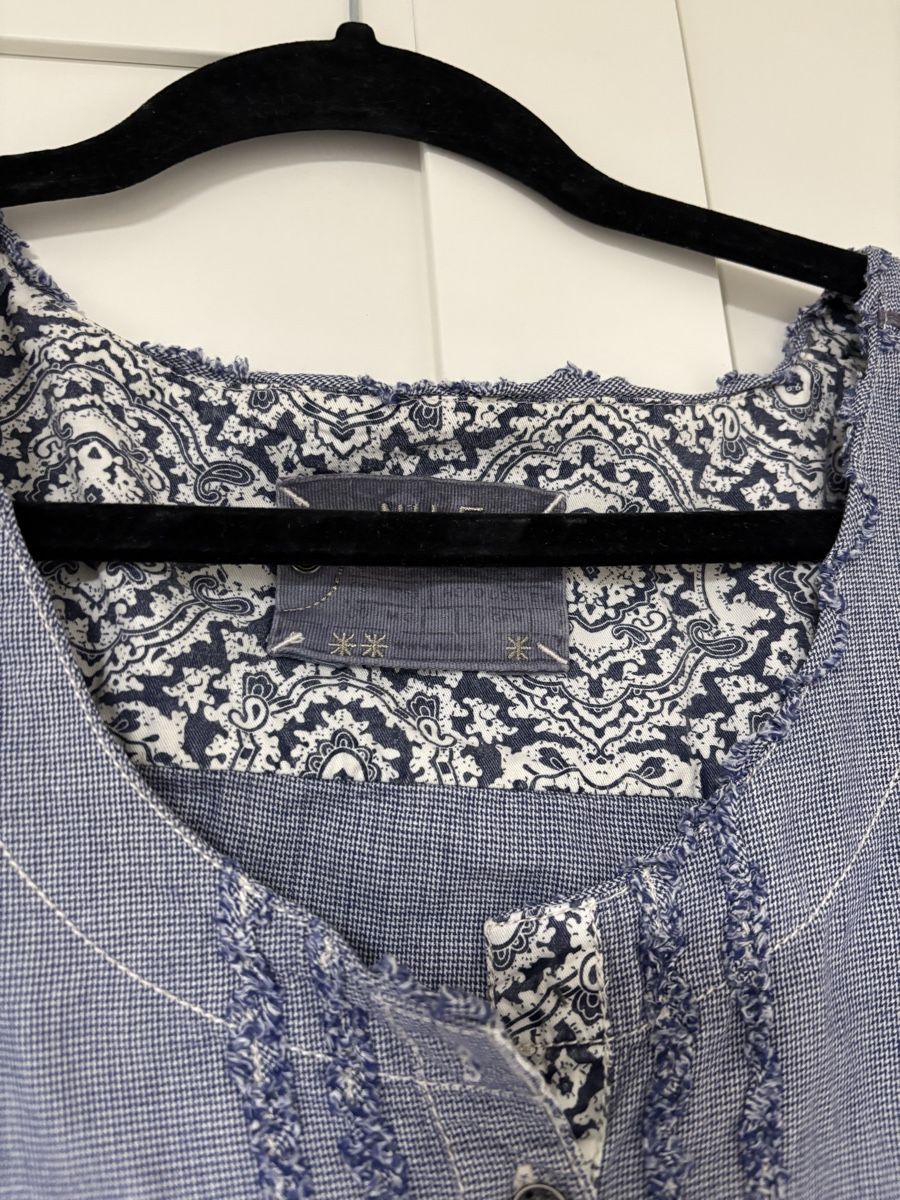 Blusen: Bluse, Grösse M, blau-weiss – Gebraucht aus Fribourg von SaskiaD. 1