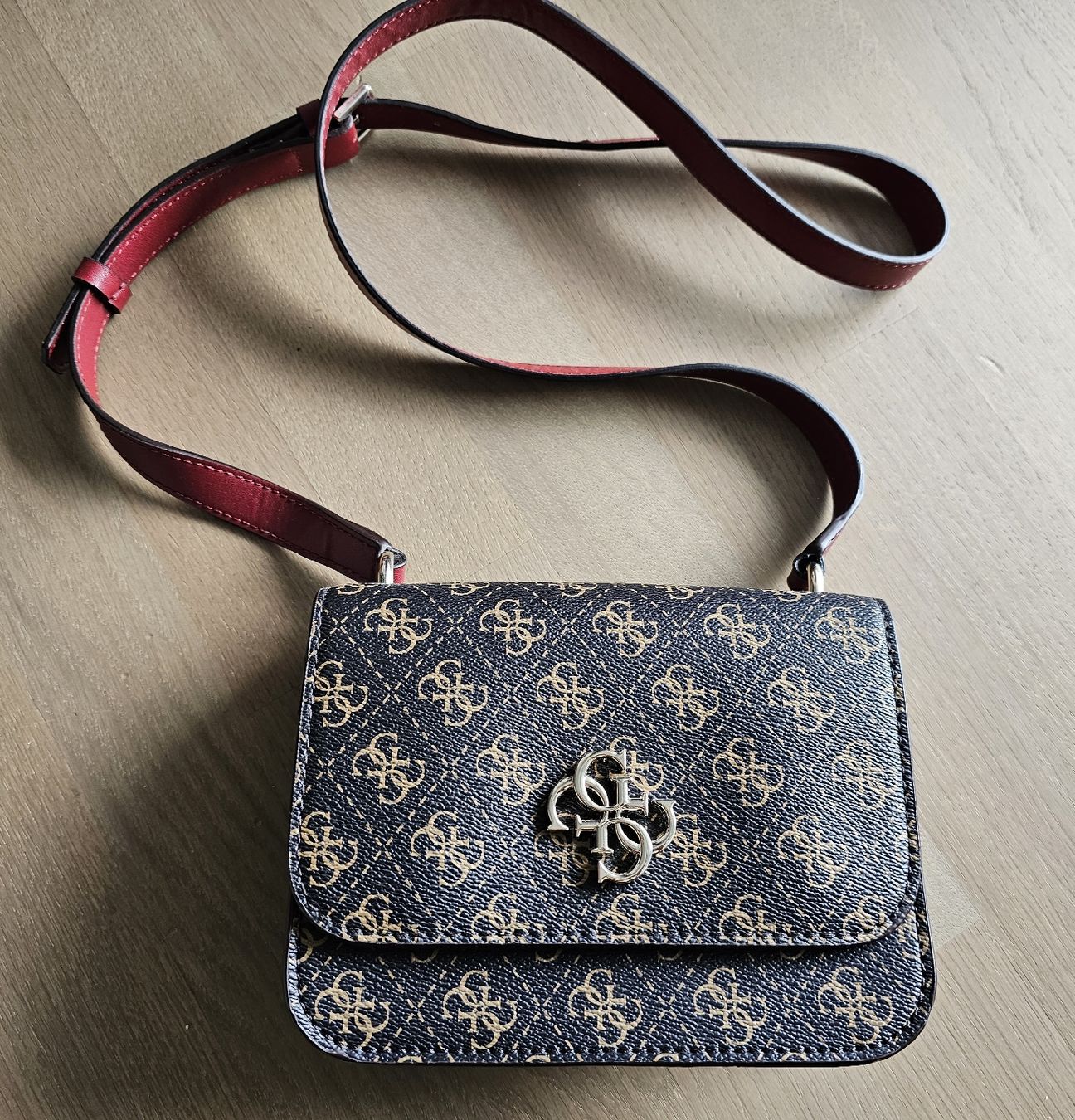 Guess Sacs femmes: Guess Tasche – Neuf (Voir description) à Einsiedeln par fiori19