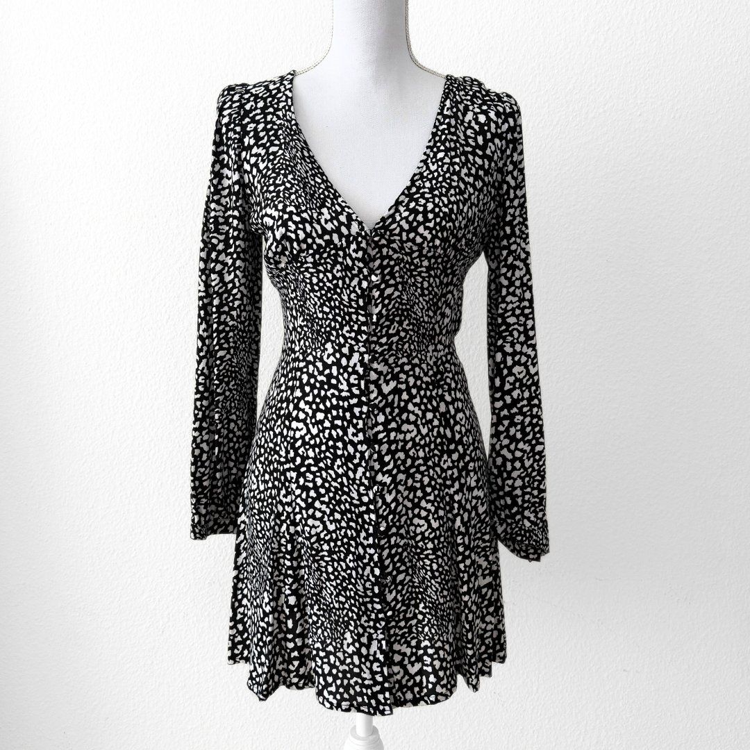 Zara Kleider: ZARA Robe Noire & Blanche - Taille XS - NEUF – Neu (gemäss Beschreibung) aus Vevey von secondlifevevey