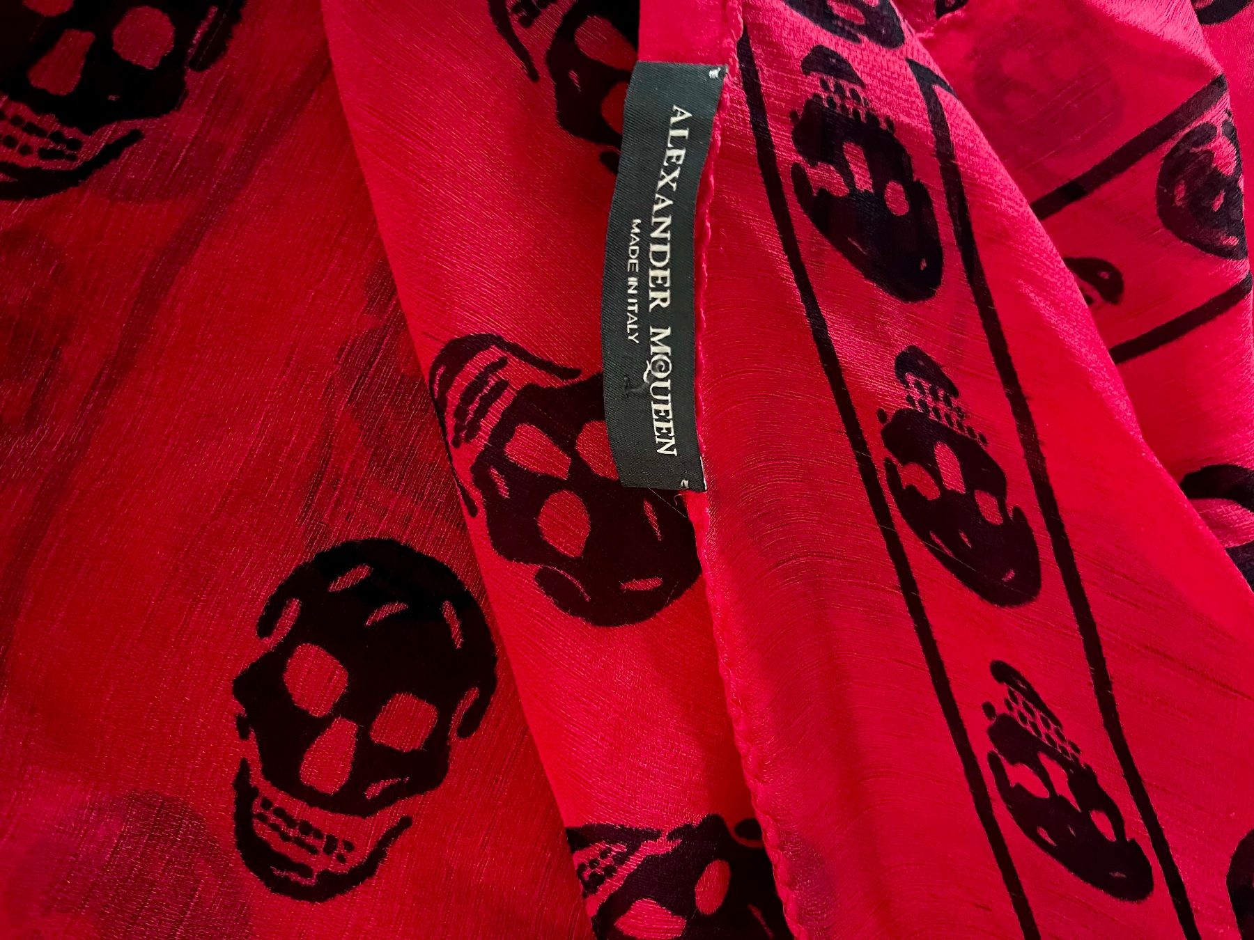 Alexander Mcqueen Foulard & Sciarpe: Alexander McQueen Seidentuch – Usato da Zürich venduto da 666ooo