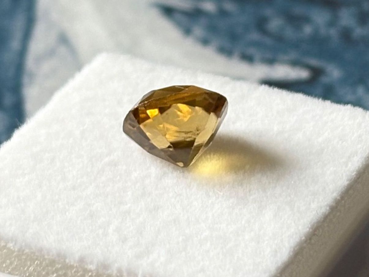 Pierres précieuses: Sphene Titanite 2.8 ct. – D'occasion à Brugg AG par lau_9rvy 1