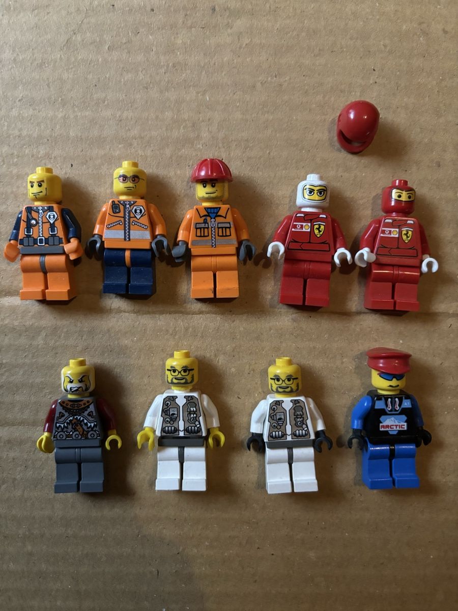 Lego Giocattoli: 9 Lego Minifiguren – Usato da Domat/Ems venduto da Evofreak007 1