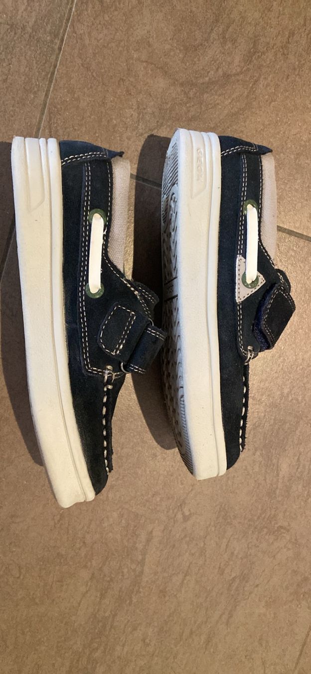 Geox Chaussures garçon: Chaussures Geox T.33 – D'occasion à Fribourg par nes_n25y 2
