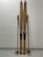 Ski (D 5), Deko Holzski der ca. 1950er Jahre mit Stöcken