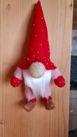 Niedlicher roter Wichtel, Handarbeit