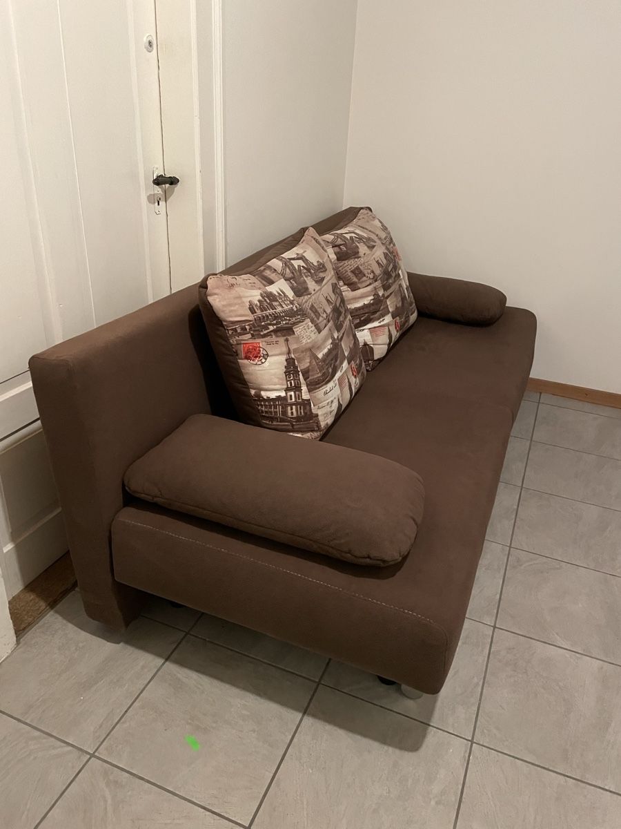 Divani: Bettsofa braun mit 2 Kissen – Usato da Märstetten venduto da Bourne01 1