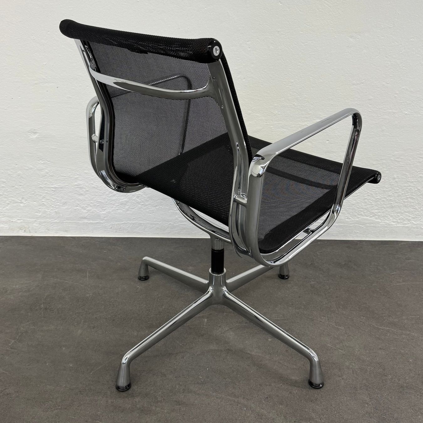 Sedie: Vitra Eames Alu Chair EA108 Netz – Usato da Schönenwerd venduto da mcofficeshop 3