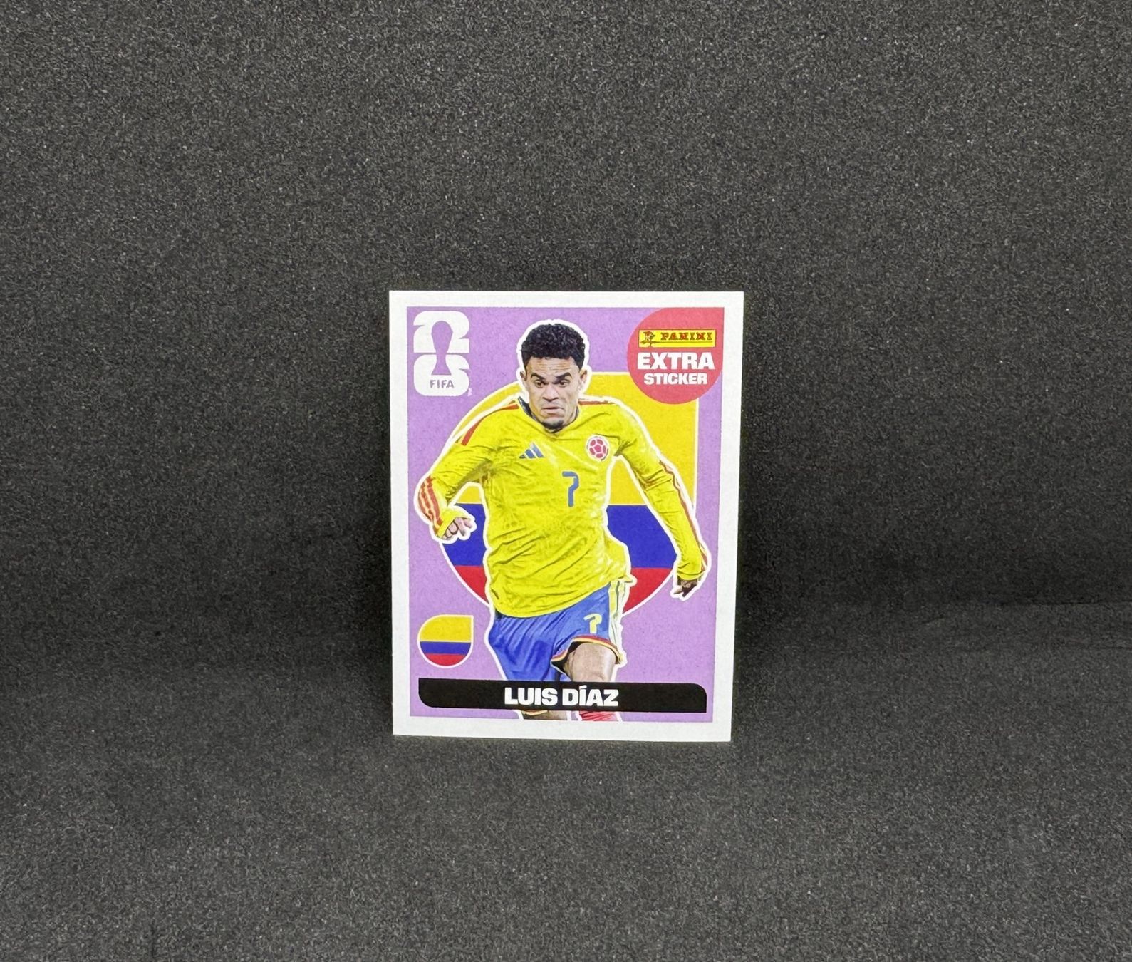 Panini Sammelbilder & Trading cards: Luis Diaz Panini 2026 Extra Sticker Regular Base Violet RARE – Neu (gemäss Beschreibung) aus Blonay von DeckZone