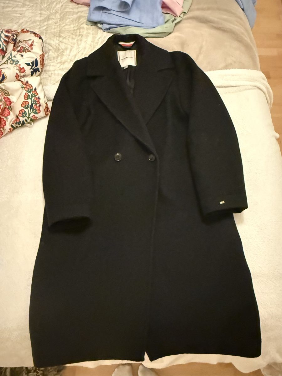 Tommy Hilfiger Cappotti: Schwarzer Tommy Hilfiger Mantel – Usato da St. Moritz venduto da ari_9fcv