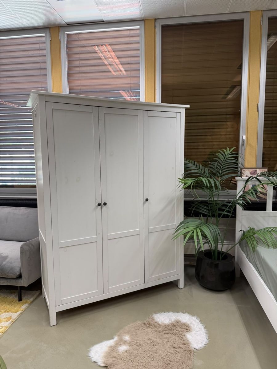 Letti: Hemnes chambre lit plus armoire  – Usato da Biel/Bienne venduto da secondstore 1