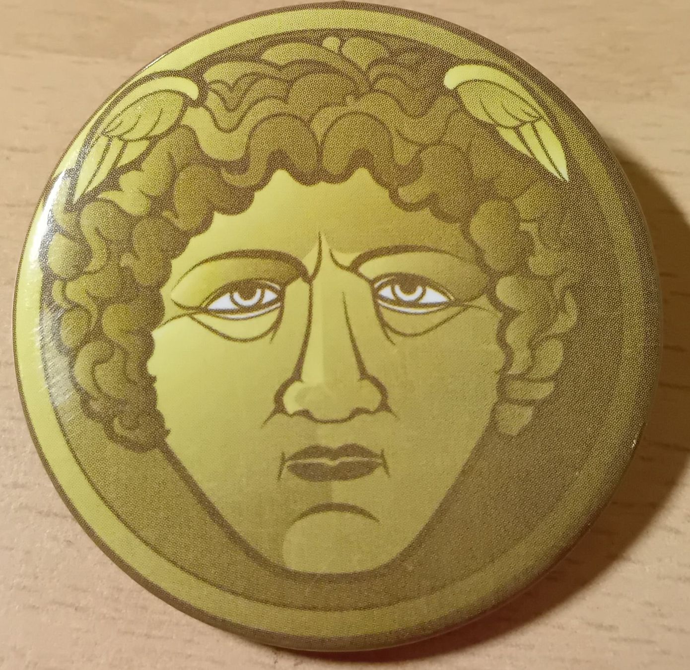 Placchette & Badge: Badge mit Medusa Motiv – Usato da Schindellegi venduto da nin_7njd