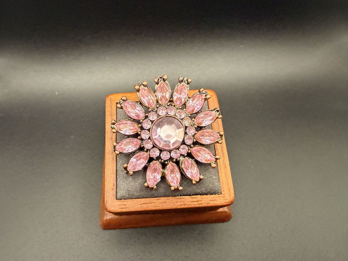 Broschen & Nadeln: Vintage-Brosche mit rosa Strasssteinen – Gebraucht aus Lamone von LaCantinaMagica 4