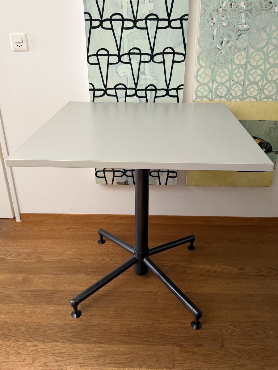 Tavoli: Tisch 80x80cm höhenverstellbar – Usato da Zug venduto da Teli2023