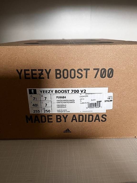 Scarpe da uomo: YEEZY BOOST 700 – Usato da Mendrisio venduto da yus_gtq7 1