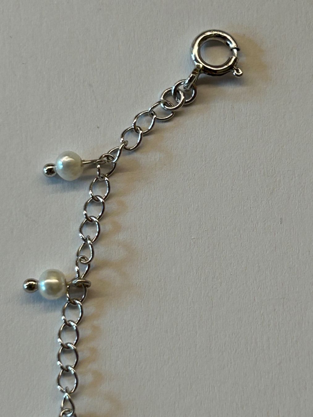 Bracciali & Braccialetti: Armband aus Sterling Silber & Süsswasserperlen – Nuovo e nell'imballaggio originale da Innertkirchen venduto da Glatthard-Interior 1