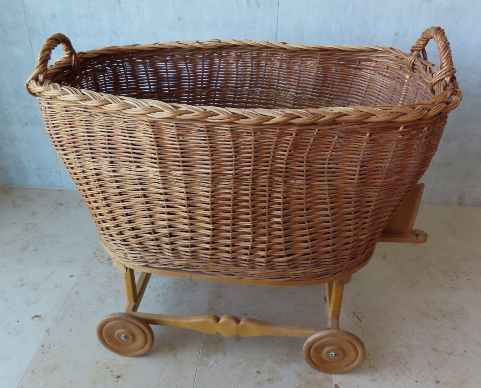 Culle: Vintage-Stubenwagen – Usato da Reinach BL venduto da WBZ-Flohmarkt
