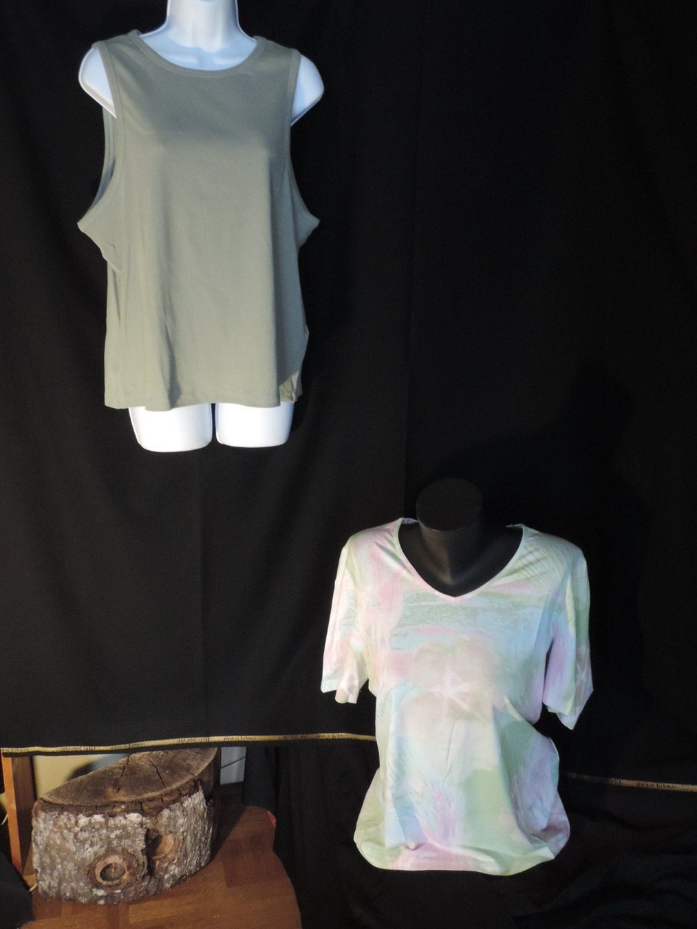 Lotti di vestiti: 2 t-shirts vert kaki et vert rose – Usato da Genève venduto da Axelle333 1