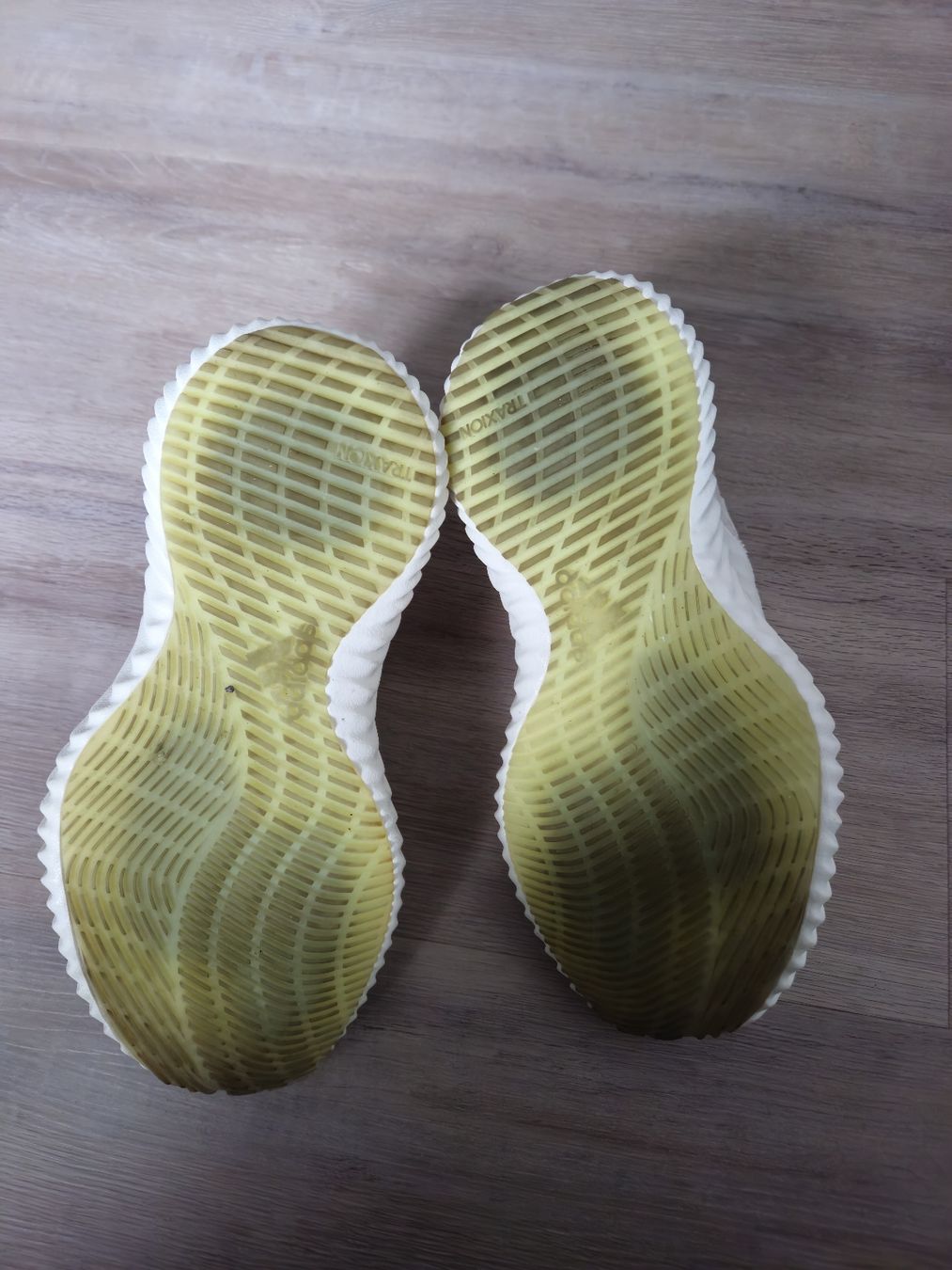 Scarpe da donna: Adidas Schuhe – Usato da Münchenbuchsee venduto da D4rk_3n3my 2
